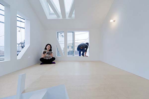 White Japanese Apartment Design in Tokyo (3) tokyo apartment design